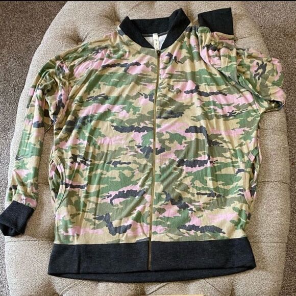 ‎Soft Lightweight Camo Bomber Jacket - Picture 6 of 16